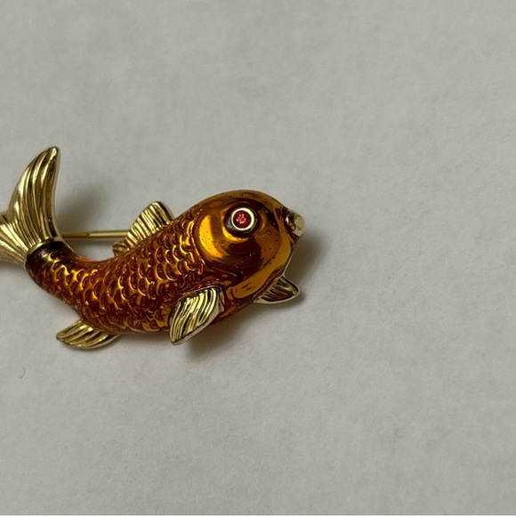 SWAROVSKI GOLD TONE RHINESTONE TROPICAL KOI FISH PIN BROOCH Vintage - Picture 2 of 4